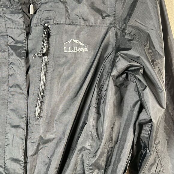 L.L. Bean Women's Trail Model Rain Coat - Picture 4 of 9
